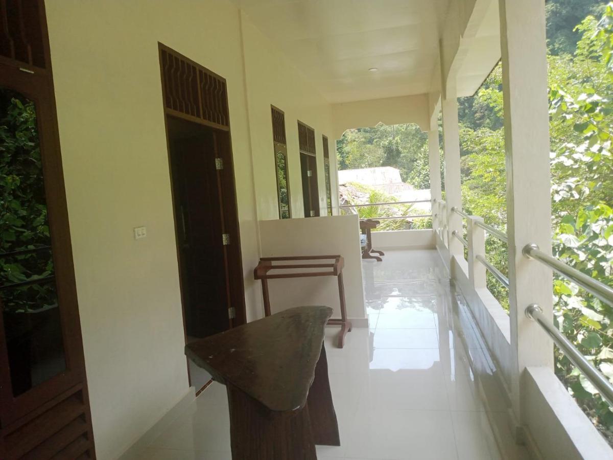 Raja Guest House - Jungle Trekking & Tours Bukit Lawang Sumatra エクステリア 写真