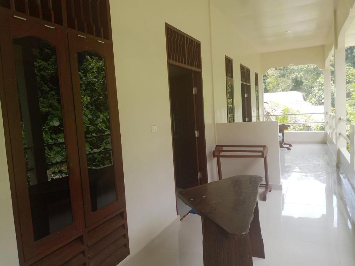 Raja Guest House - Jungle Trekking & Tours Bukit Lawang Sumatra エクステリア 写真