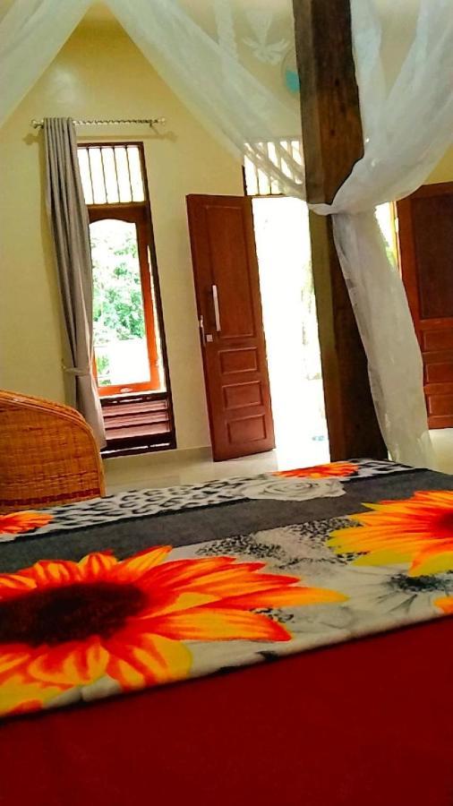 Raja Guest House - Jungle Trekking & Tours Bukit Lawang Sumatra エクステリア 写真